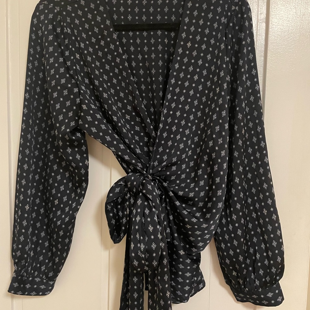 Vince Camuto Navy Kimono Style Blouse w/ Tie L